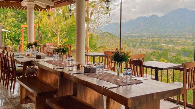 Makan Siang Dekat Candi Borobudur Dengan Cita Rasa & Suasana Nyaman