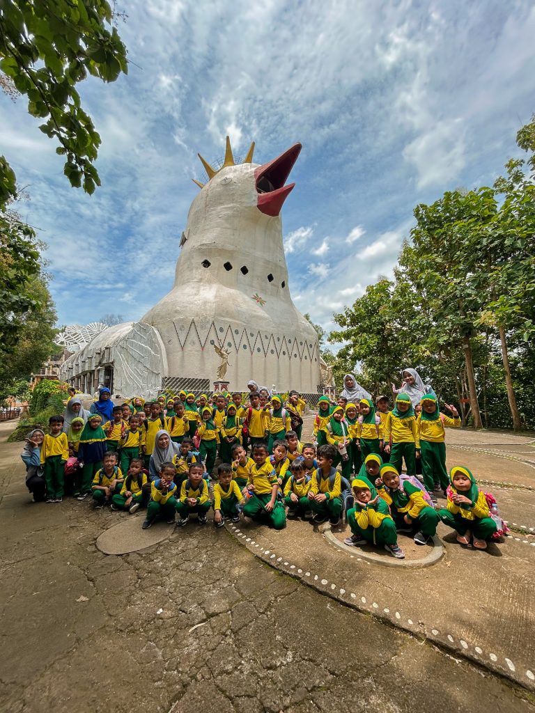 Berwisata dan Belajar di Bukit Rhema