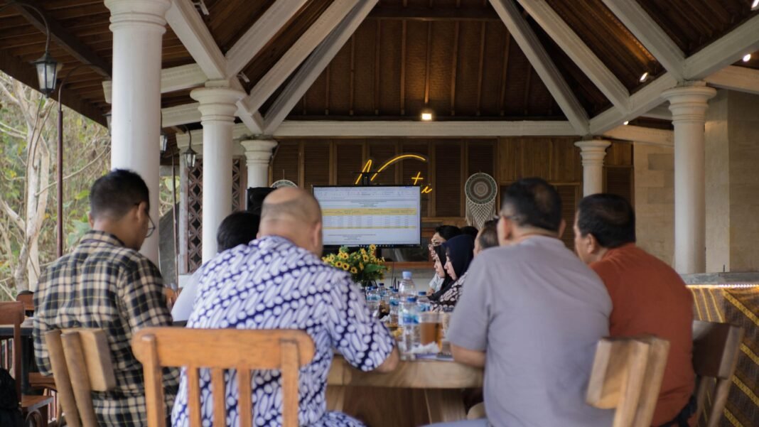 Ruang meeting semi outdoor Ruang meeting semi outdoor