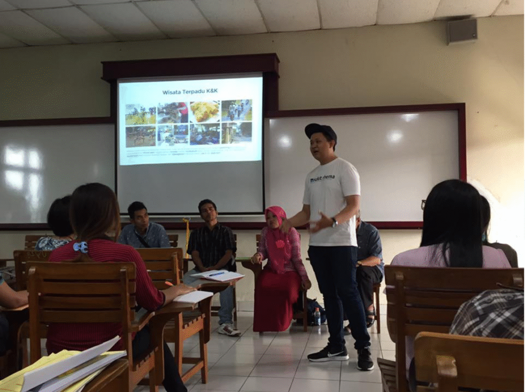 Presentasi di Universitas Sanata Dharma
