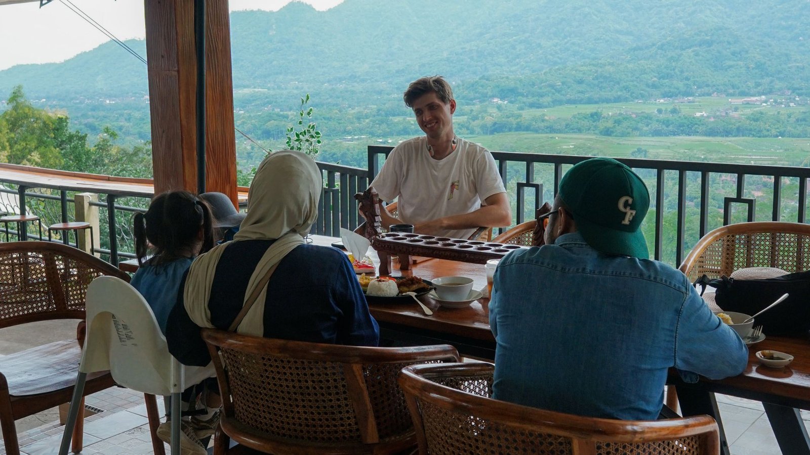 Suasana kuliner Magelang dan Borobudur untuk rekomendasi Sop Senerek Bu Atmo