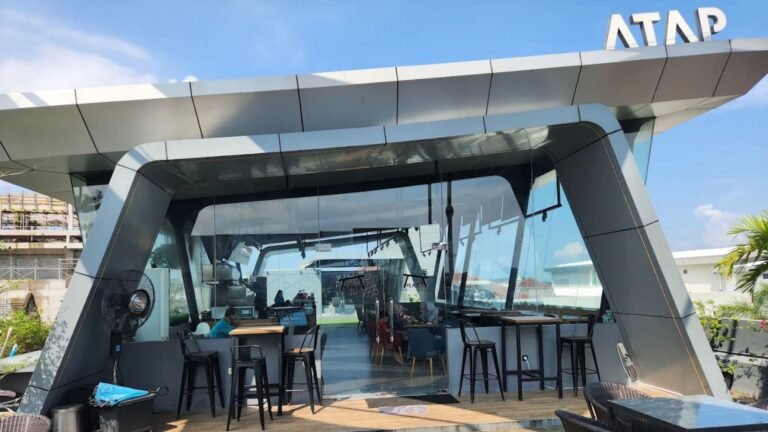 Makanan Enak di Magelang Dekat Borobudur: Cerita Santai di Atap Cafe & Eatery