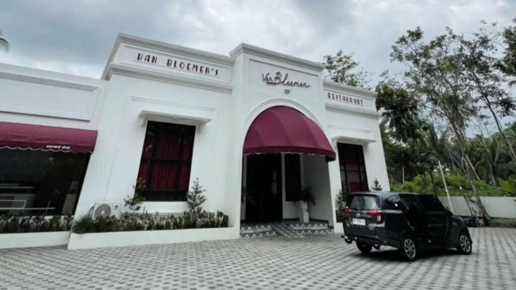 tempat makan enak terdekat