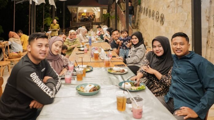 Buka Bersama di Kedai Bukit Rhema Buka Bersama di Kedai Bukit Rhema