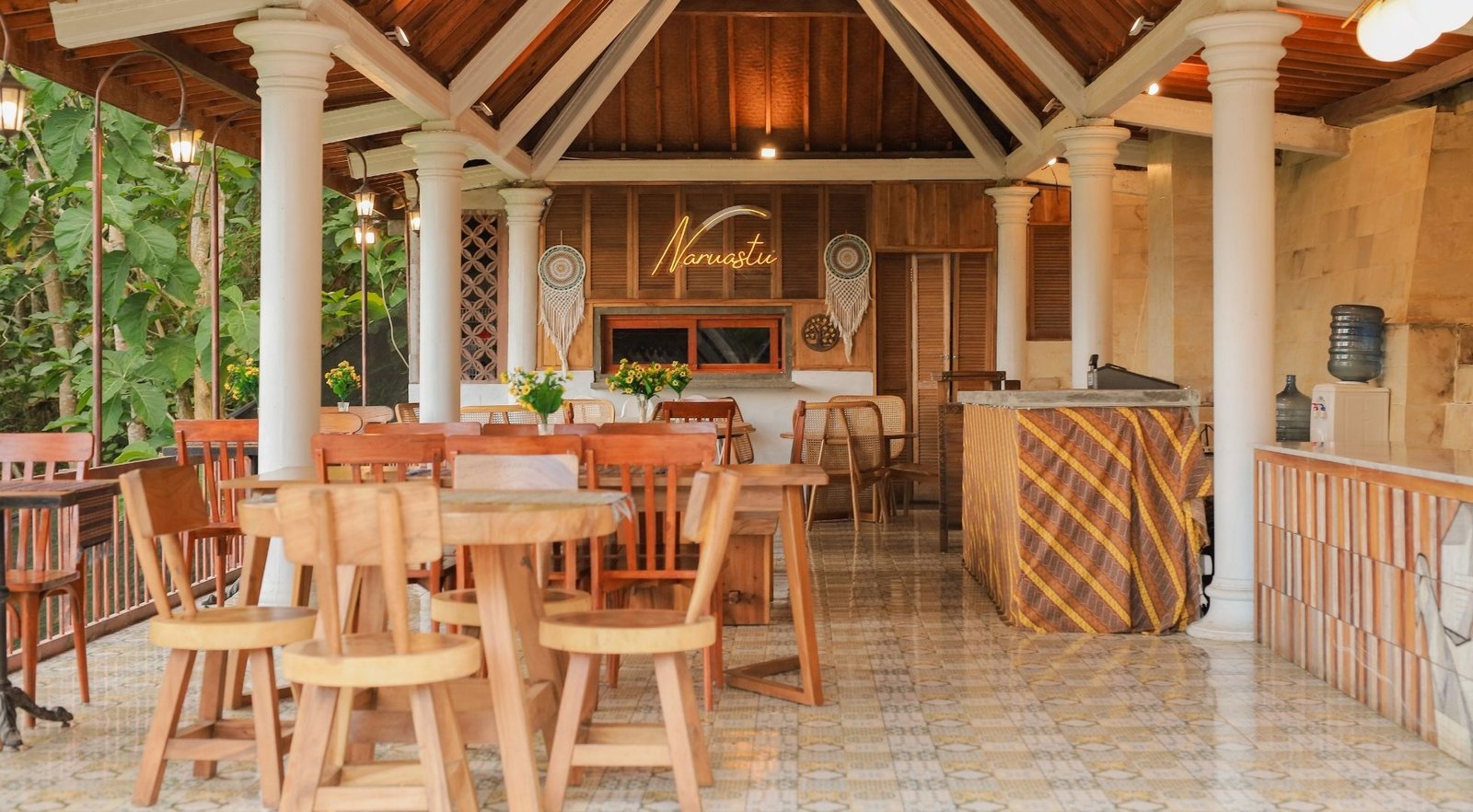 Suasana Kedai Bukit Rhema Borobudur