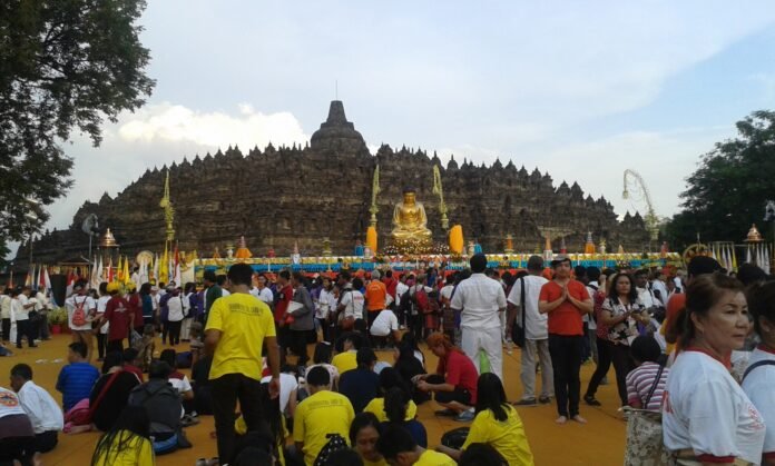 Perayaan Waisak di Candi Borobudur Magelang sebagai panduan event 2026