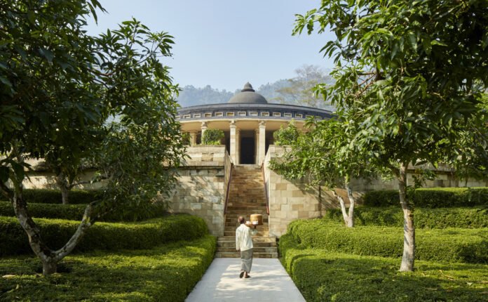 Amanjiwo Restaurant Borobudur dengan rotunda dan suasana fine dining Jawa Tengah