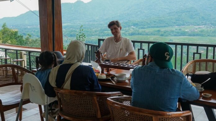 Ceto Resto Lounge Borobudur sebagai restoran dan lounge bernuansa heritage di Magelang