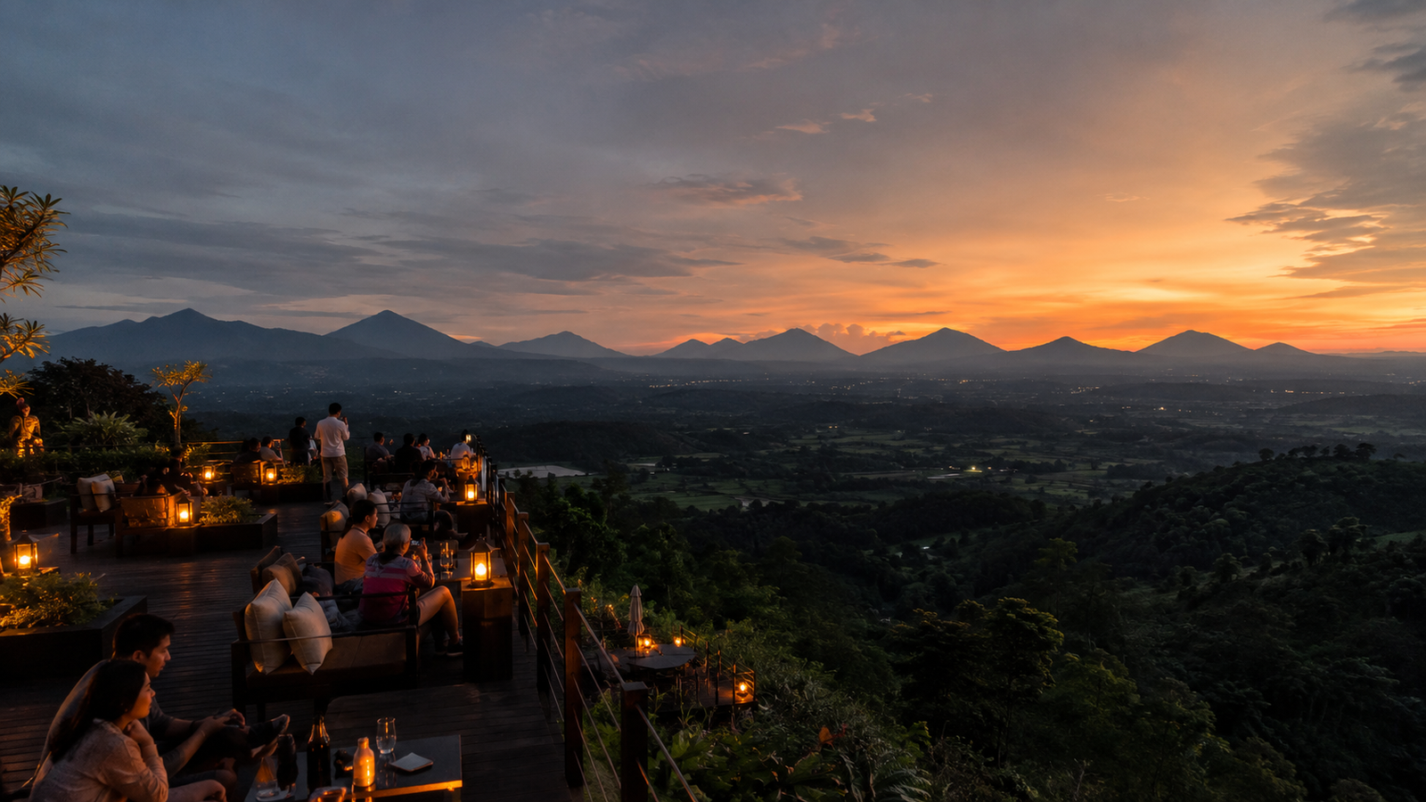 Pengunjung menikmati hidangan di Enam Langit Borobudur saat matahari terbenam
