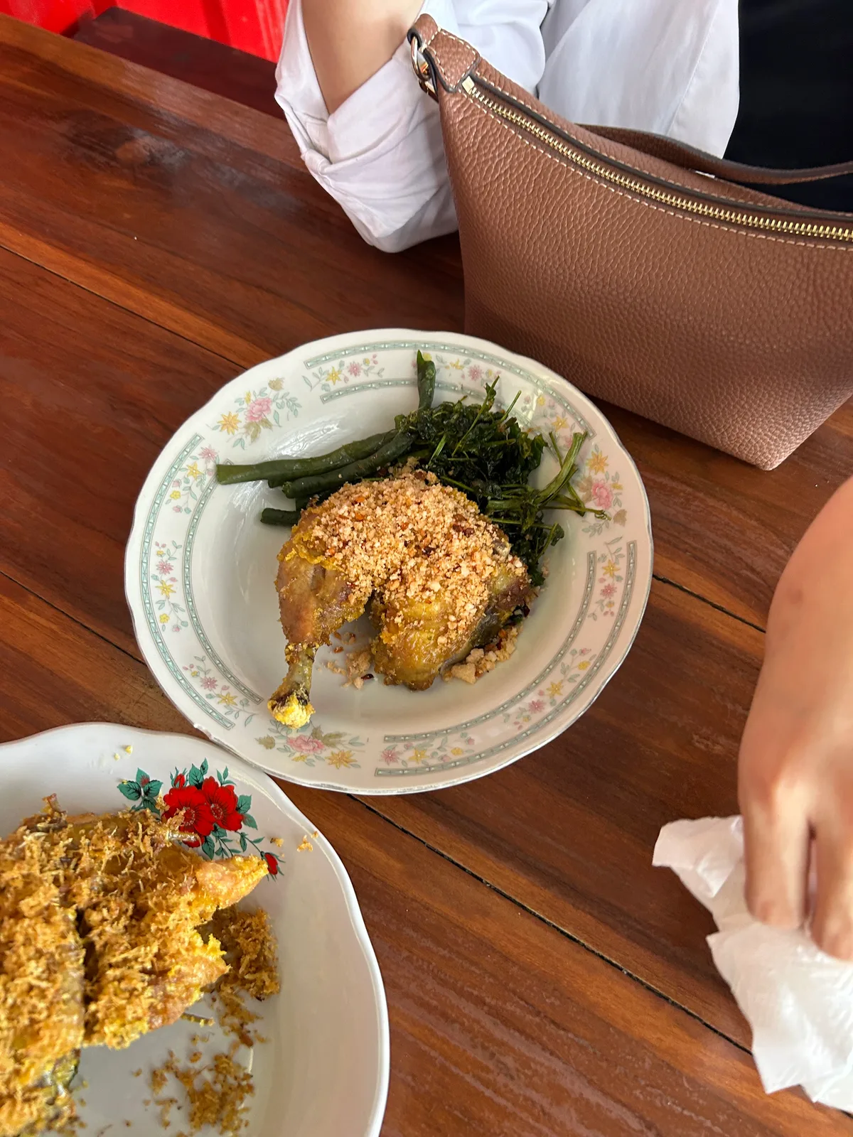 Suasana makan di Sambal Bara Nusantara Sawitan Kabupaten Magelang